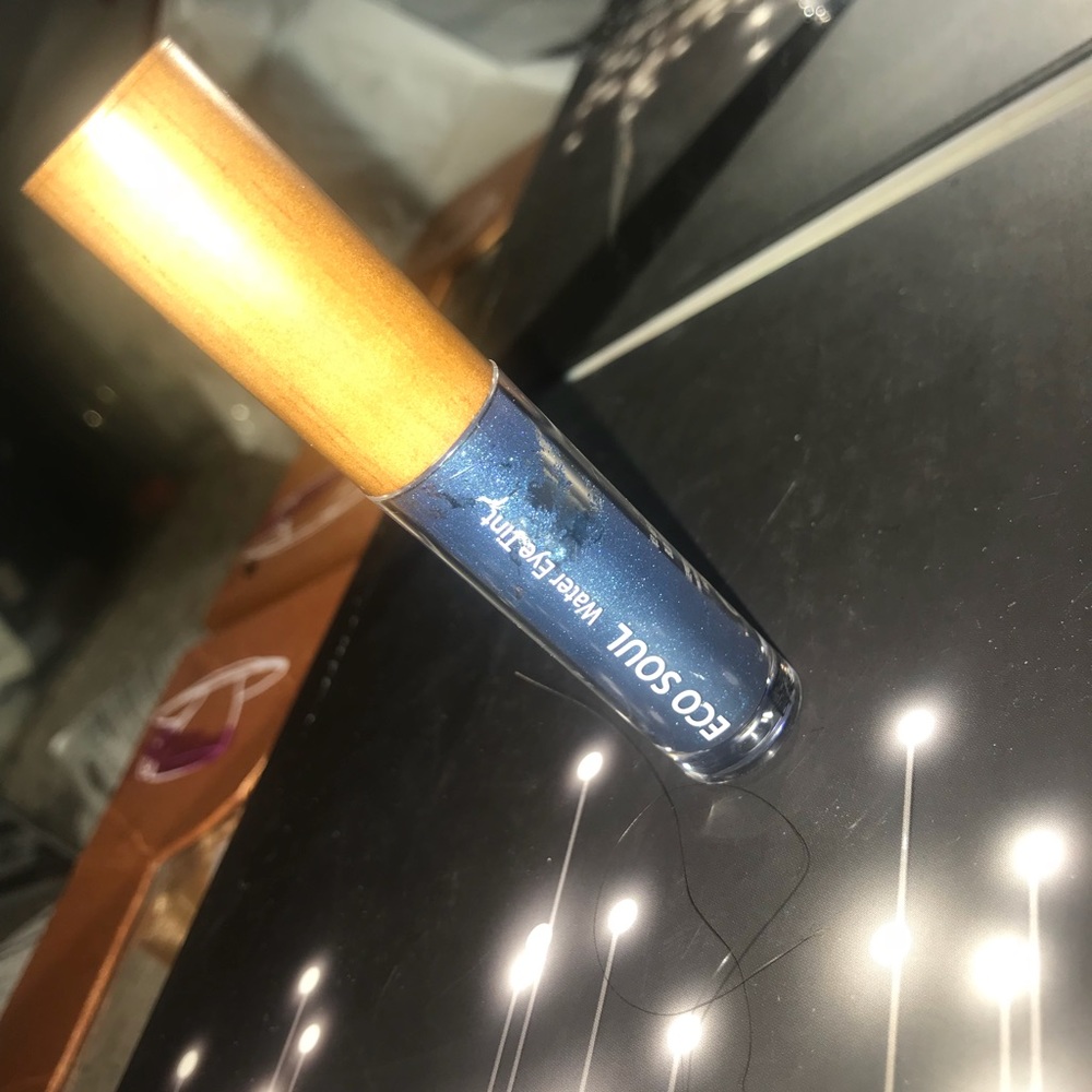 Eco soul liquid eyeshadow